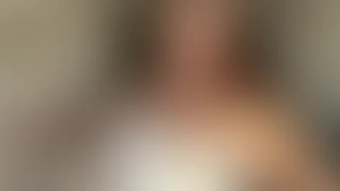 Heißes, grünäugiges 🐍 sonnt sich