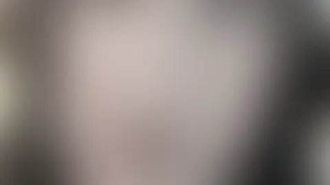 Ein belebender Schauer am Morgen — genau das Richtige 😏💦 Heißes Wasser rinnt über meinen Körper, Muskeln wachen auf, Gänsehaut überall… und die Gedanken schon total versaut 😈