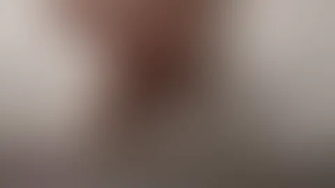 MissLunatic, ein absolut geiles Newcomer Teen zeigt dir in ihren schönen roten Dessous wie sie sich von ihrem Druck befreit! Wie hart und geil sie sich ihre Teenyf***e penetriert! ….. So unfassbar hei