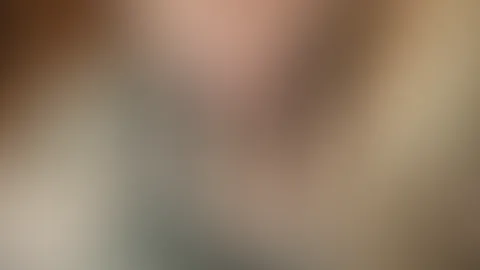 Zurück aus Frankfurt und schon wieder geil😋 Zum Glück ist der Magic Wand immer griffbereit 😁 Denn der große S*****z der meine F***e richtig hart benutzt kommt erst in 2 Stunden vorbei 🚀💦💦 Ich fre