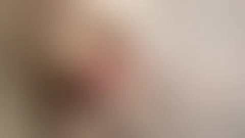 Ich hatte einen richtig geilen Traum und bin feucht aufgewacht, also hab ich mir mein Spielzeug geholt und hab’s mir besorgt 💦