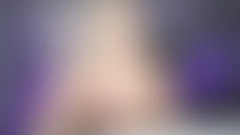 Schau mich nicht zu lange an… sonst gefalle ich dir mehr, als ich sollte 🔥