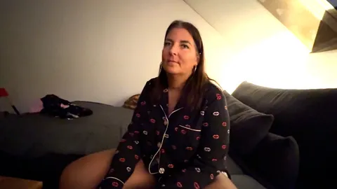 Entjungferung! Users erster Pornodreh! Footjob mit Spermaschleck!