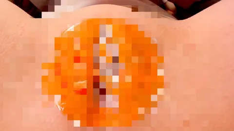 Drawing a Juicy Orange on My P***y... đ