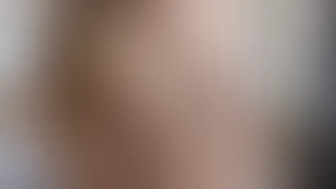 Nackte Haut, natürlich Brüste und eine heiße Intimfrisur 🥵