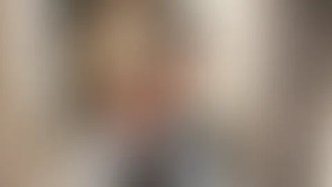 Heute ein bisschen frecher unterwegs… aber immer noch mit Stil 😉 Ich spiel gern mit Grenzen – wie weit gehst du mit? 😏 Vielleicht zeig ich dir später noch mehr… bleib gespannt 🔥
