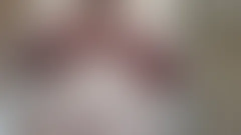 Meine süssen Milchtitten spritzen beim tanzen