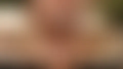 Die Sonne genießen auf der Haut! Aber hoppla hab da ja zu viel an......
