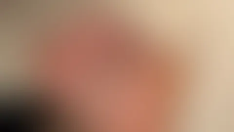 Oh nein... sind die dreckig. Wenn du wüsstest, wie sie auch noch riechen nachdem ich den ganzen Tag am arbeiten war. 😈💦 Jeder, der auf verschwitzte, dreckige Füße steht, würde nun auf seine Kosten k
