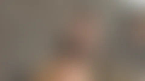 Knie dich vor  mir Sklave! Leck meine feuchte enge S****e!