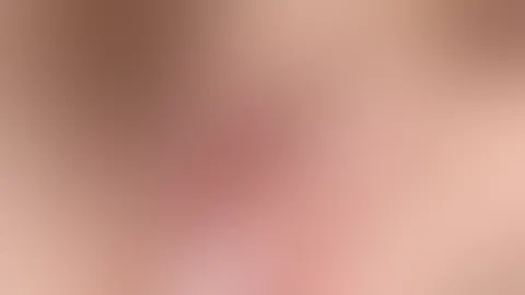 Wie du hören und sehen kannst, ist meine P***y ziemlich nass. Langsam lasse ich erst einen, dann zwei und dann drei F****r hineinrutschen. Du darfst mir gerne behilflich sein …😘