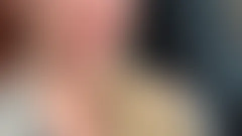 Bin kurz unterwegs 🙈 kannst mir aber gerne im Chat Gesellschaft leisten 🥰😋