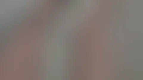 Gehst du mit mir baden können uns gegenseitig schön den Körper einseifen �...Mehr anzeigen