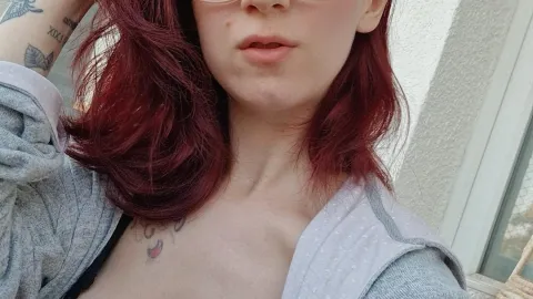 Selbstbefriedigung auf dem Balkon