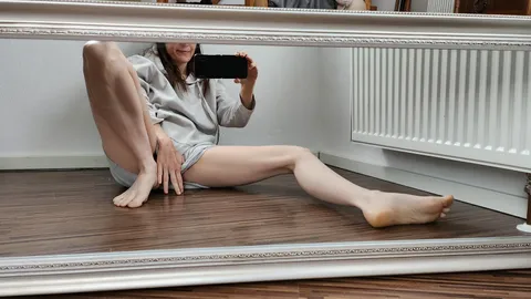 Selbstbefriedigung liegend im Bett in meinem schönen Tanga