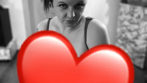 Sehr freizügiges Fotoshooting in Red 🔥