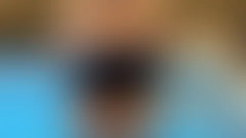 Ich liebe es, meine Brüste im Pool zu streicheln!🔞