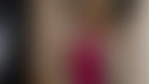 Hallöchen, na sag mal wusstest du eigentlich das ich auch Boxen kann? 💪🏼Manchmal in voller Montur und manchmal eher nackig 💦Wenn du Bock hast kannst du ja mal bescheid sagen dann kriegst du einen b