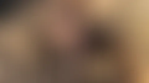 ¡Todo bien!) Sí, el salón está al lado de casa.
