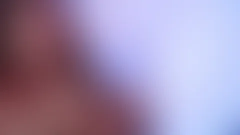 er steckt ihn mir immer wieder in den Mund