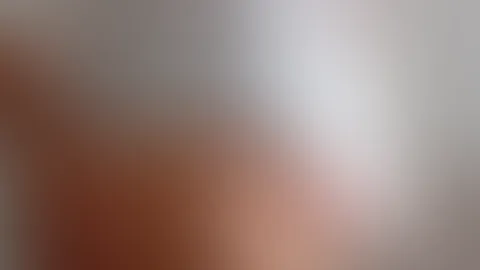 Mach mich zu deinem kleinen Geschenk, mmm? Ich pack mich ganz brav selbst für dich aus, ja? 😘 Ich tanze für dich und knöpfe langsam mein Hemd auf… Und darunter hab ich… eine weihnachtliche Überrasch