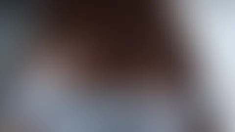Guten Morgen… Bist du schon wach? Soll ich diese Höschen ganz ausziehen?