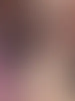 Mmh… mein geiler VIP, weißt du, was ich gerade gemacht hab?“ Ich saß auf der Toilette… Ganz warm, ganz feucht… und ich hab’s so sehr genossen. Es war einfach zu geil, um es nicht mit dir zu teilen. Ha