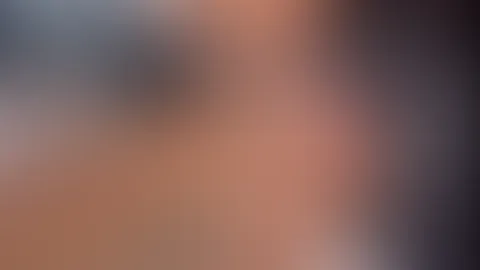 Titten sind doch nackt am schönsten, oder ?