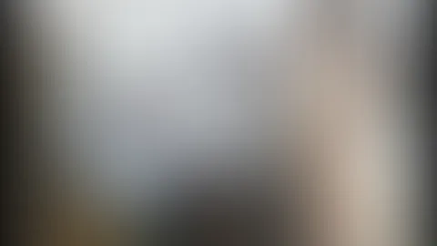Ich weiß nicht was sie von mir hören wollen? Was soll ich gestehen? Was habe ich verbrochen? Aber eines steht fest: Dieses Verhör ist sehr deutlich und erniedrigend…