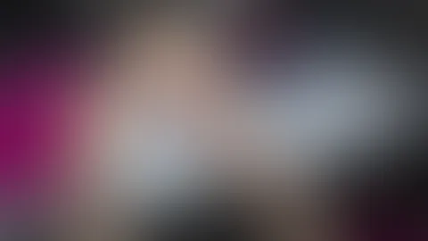 Süße M****i QUEEFING im Doggy