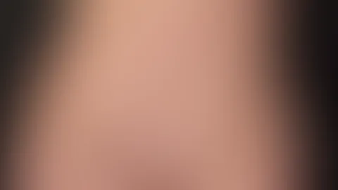 Sieh zu, wie ich meine titten einöle….😝💦