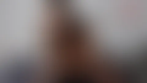 Guten Morgen. Bin gerade wach geworden und schon richtig geil. Habe so Lust jetzt einen richtig harten S*****z zu b****n... Würdest du mir deinen gerne zur Verfügung stellen? 😜