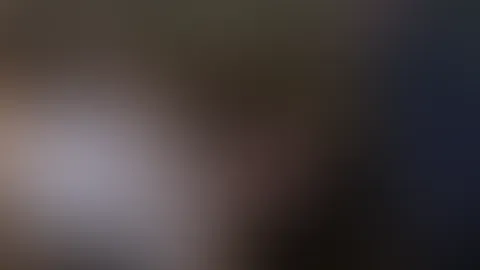 Ich muss p*****n. So unglaublich dringend, aber mein Herr geht vor. Erst wenn er fertig ist mit p*****n und ich ihm zu seiner vollen Zufriedenheit als Urinal gedient habe, darf auch ich p**sen. Doch d
