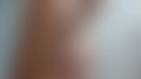 Ich warte völlig nackt auf dich... also guck mich von vorne an... von hinten... wie gefallen dir meine Titten? Also komm schon und f**k mich...😋😛😋