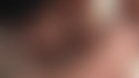 Mmmh, dein S*****z riecht bestimmt schon richtig geil und ungewaschen… 😈 komm näher, ich will ihn schmecken! Soll ich ihn dir auch so b****n?