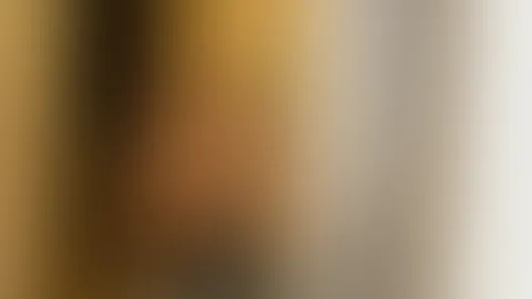 Samstagabend und ich hab gute Laune… frech, verspielt und ein bisschen gefährlich. Brav sitzen? Nicht mein Stil. Ich mach lieber, was mir gefällt… und vielleicht auch ein bisschen, was dir gefällt. 😏