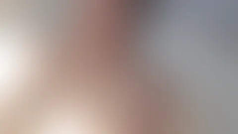 Nach so einem stressigen Tag liebe ich es in der Badewanne zu entspannen. Meine Rundungen mit dem nassen Wasser zu streicheln und meine rosa P***y zu verwöhnen.... Gott, wie ich das liebe... magst du