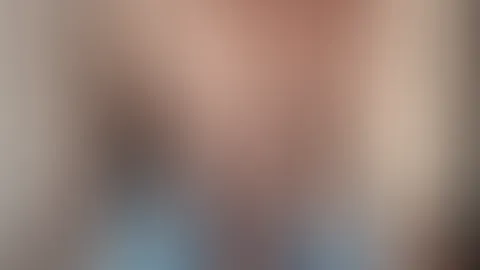 Morgen schon und ich bin in dieser Laune… Ich will heute jemanden ganz Gehorsamen, der alle meine Launen erfüllt. Was soll ich heute Geiles anstellen?