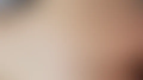 Eine Draufsicht auf meinen A***h, während ich im Doggystyle gef**kt werde und einen Orgasmus habe