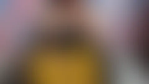 Ich habe eine Prise Kühnheit, Zärtlichkeit und einen Hauch von Verführung... gerade genug, um dich verrückt zu machen 😏 Manchmal entflammt die Anziehungskraft sofort... und ist unmöglich zu vergessen