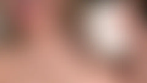 Abendkaffee… aber ich bin eindeutig süßer als das, was in der Tasse ist. ☕️💋 Ich liebe es, wenn du ganz nah hinschaust… mein Blick, meine Lippen… und all die kleinen Details, die dich nicht mehr losl