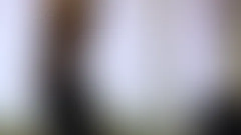 Festgekettet. Vollkommen ausgeliefert.đ„