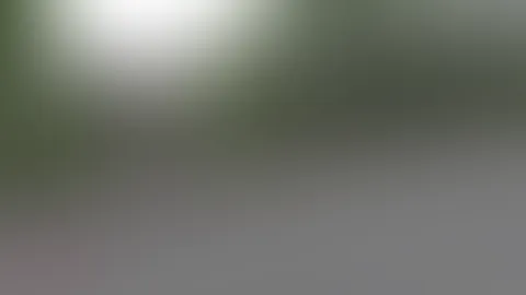 OMG! Voll PUBLIC masturbiert! Diese geile Aktion, hat mega viele Leute schockiert, vor allem die LKW-Fahrer! Knappe Klamotten und meine heilen neuen overknee-Stiefel, bringen mich richtig in Fahrt. Ic