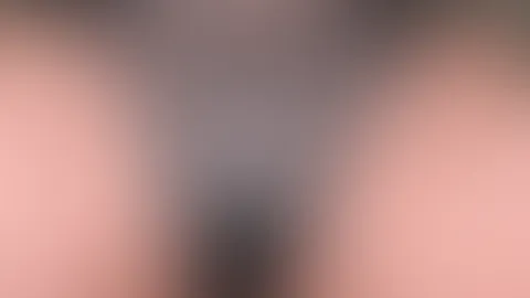 Ein schöner Blick zwischen meine Beine... oder möchtest du es ohne Slip sehen? Dann lass es mich wissen 😈