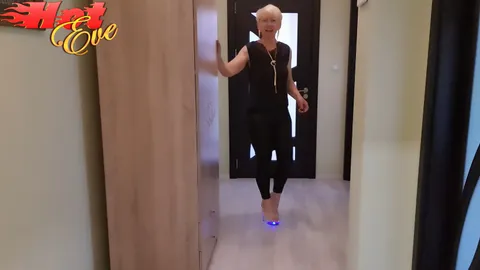 Das Klackern meiner High Heels wird immer lauter... spürst du schon dieses Kribbeln? 👠✨