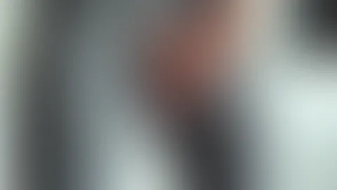 Stehst du auf geile Ärsche in Leggings? Ich ziehe sie für dich runter und gebe dir einen tiefen Einblick! 😈