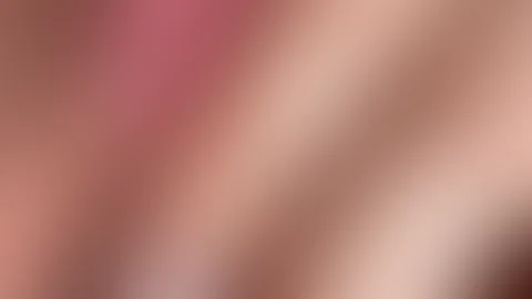 Wirst du bei dieser heißen Nahaufnahme schon schwach? So nah an meiner feuchten P***y – kannst du etwa nicht widerstehen, sie zu lecken? 💦