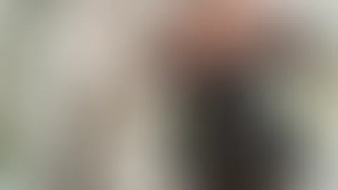 Ein kleines Video wie ich mein neues Leder Kleid mit meinen Rundungen bewunder😊🖤