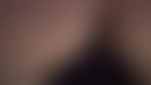 Geiler A***h, Plug im Po und S*****z einführen...
