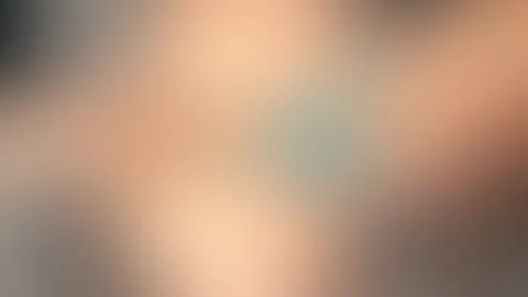 Legst du dich zu mir? Du darfst auch meinen Tanga ein bisschen zur Seite schieben 😉